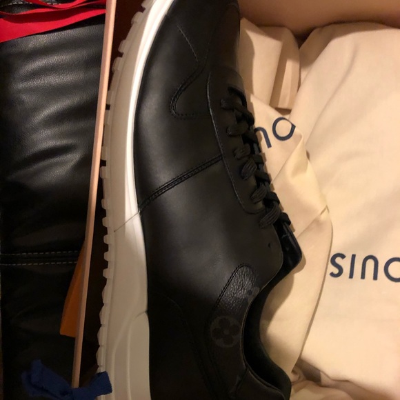 Louis Vuitton Black Run Away sneakers - Picture 1 of 1